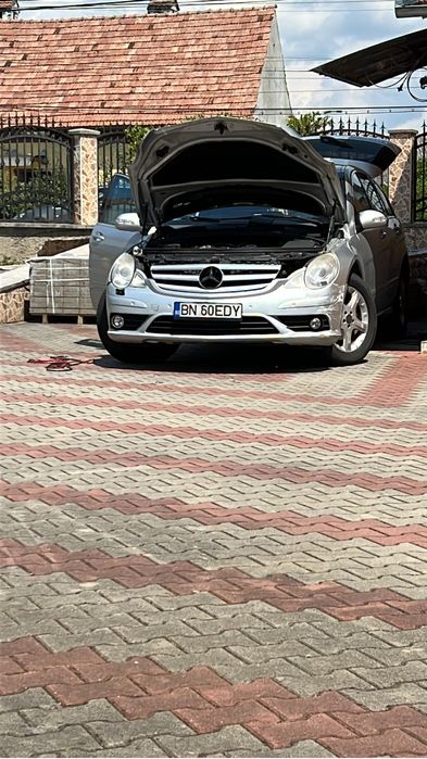 Dezmembrez r320cdi w257