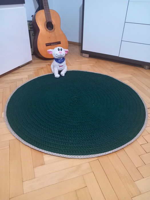 Ръчно изплетен килим