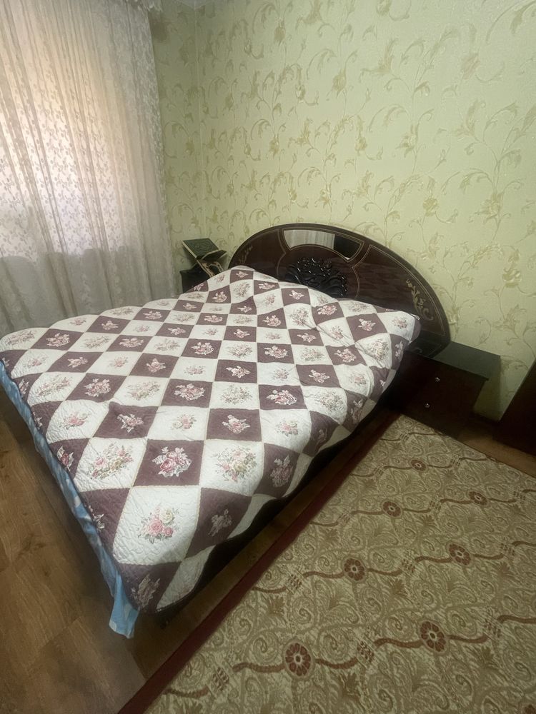 спальный гарнитур шкаф трюмо спалный 2х месный диван. размер диван 2х2