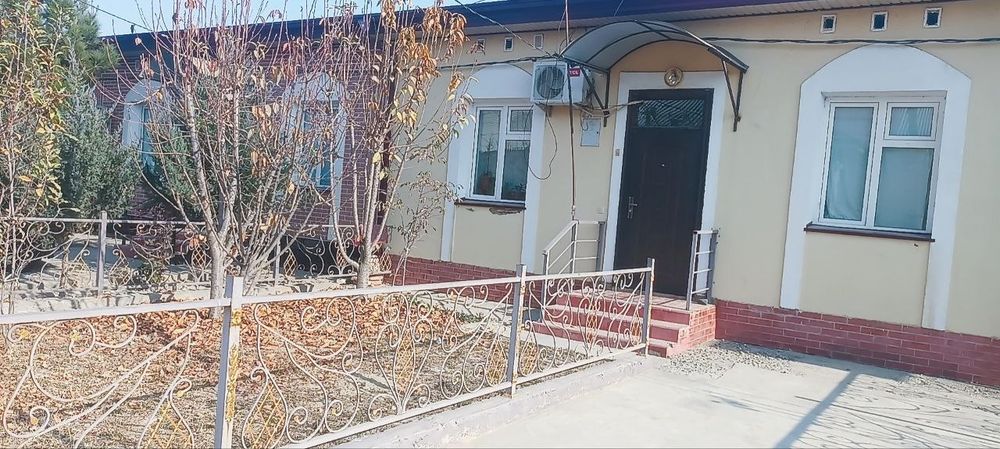 Loyish shaxarchasi Zarafshon ko'chasida 2 sotixli 3 xonali uy sotiladi