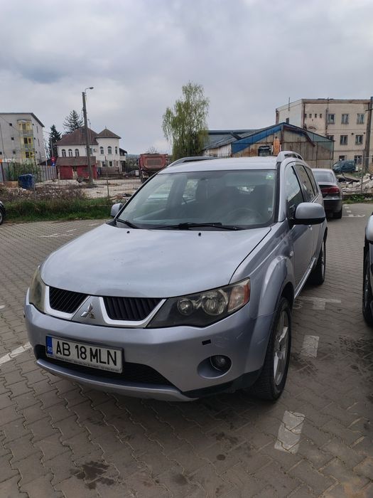 Vând Mitsubishi outlander!