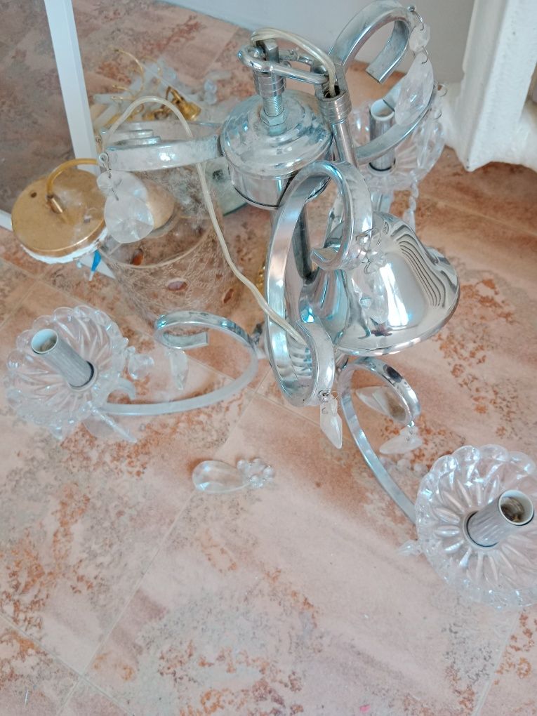 Продам люстру 3х рожковую