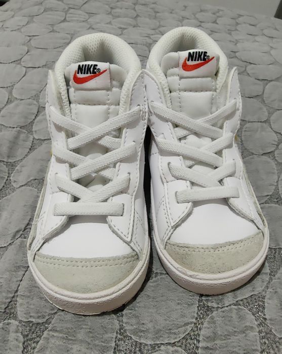 Ботуши 22, 23 и яке за момче 86