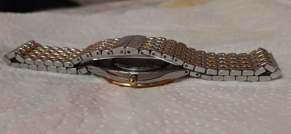 Продавам Масивен тънък часовник omega Работещо/внос от Швеция