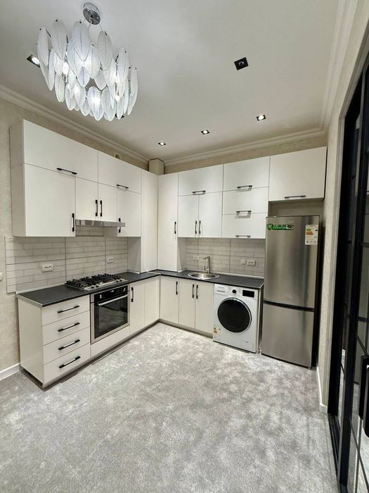 Новостройка 3 комнатная  район Максим Горький ул. Буюк Ипак Йули