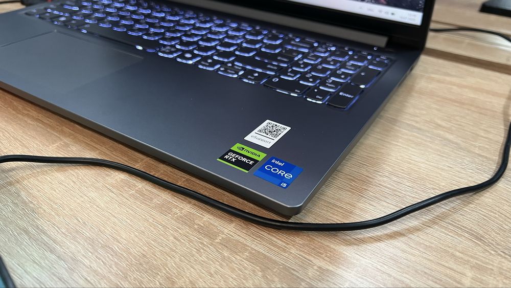 Игровой ноутбук Lenovo LOQ i5-12450HX/RTX4050 6гб/ОЗУ 12гб/SSD 512 гб