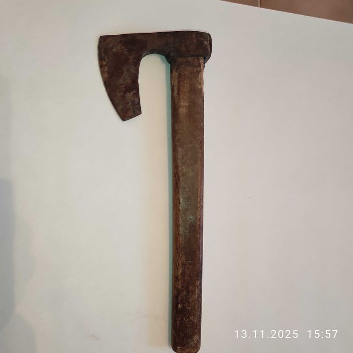Ръчно кована антикварна брадвичка евтино
