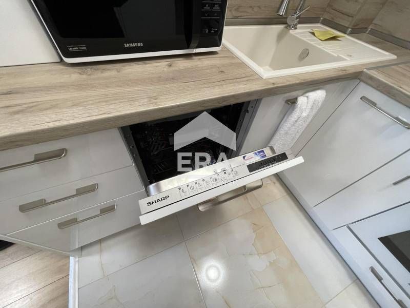 Дава се под наем Тристаен апартамент в Варна, Цветен квартал - 80 кв.м за 742 € - Снимка #3