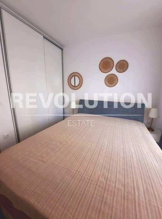 Двустаен апартамент в района на св. Константин и Елена!