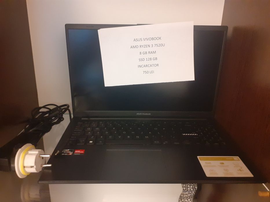 Asus VivoBook AMD RYZEN 3 7520U