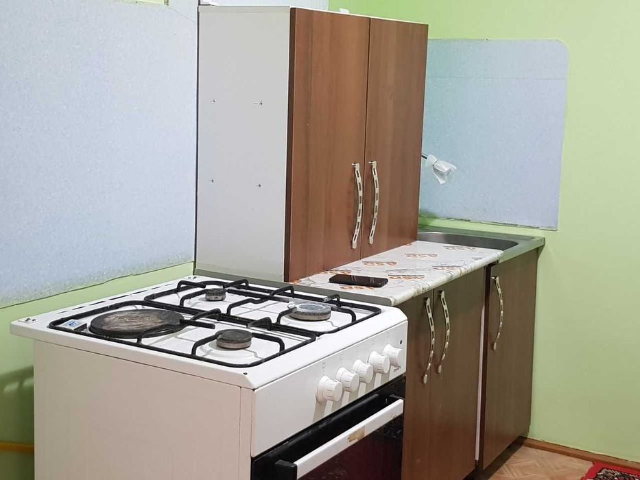 3 мавзе, бозорчага яқин жойда 1 этаж 3 хона квартира сотилади