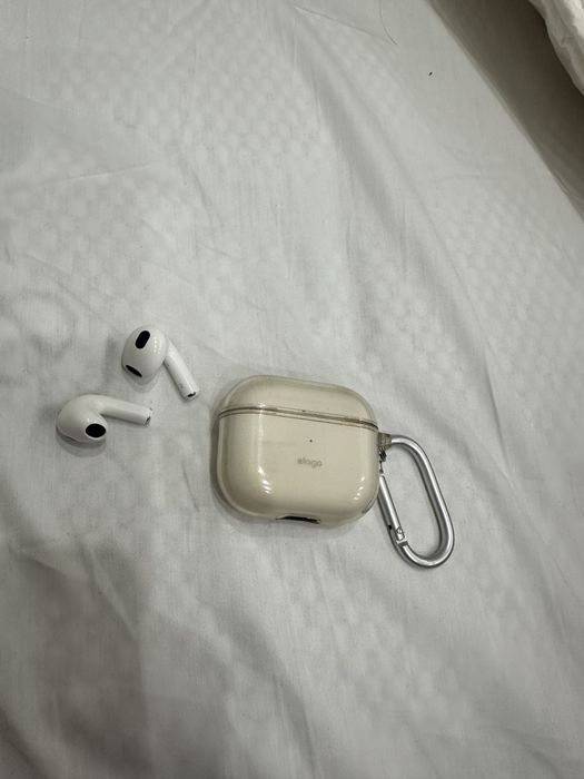 Продам Airpods 3