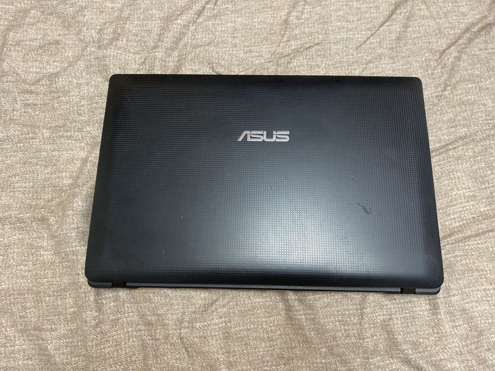 Laptop Asus i3 nu fac schimb