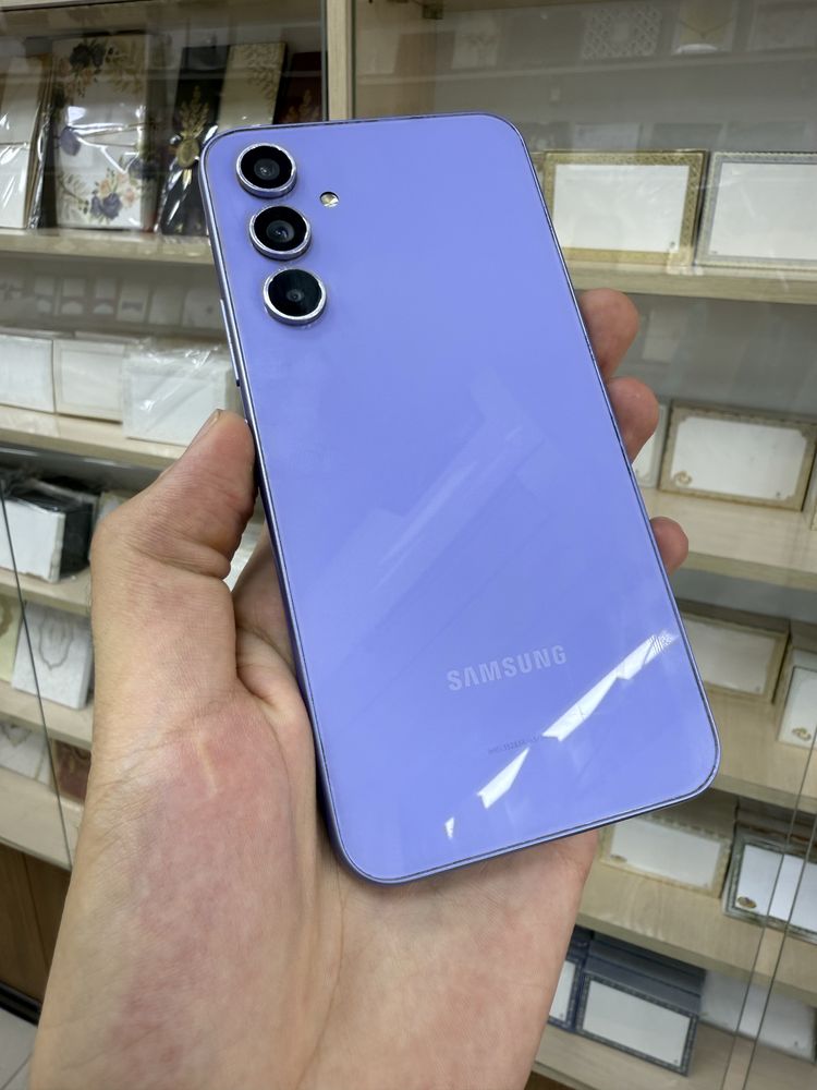 Samsung A54 8/256 ideal