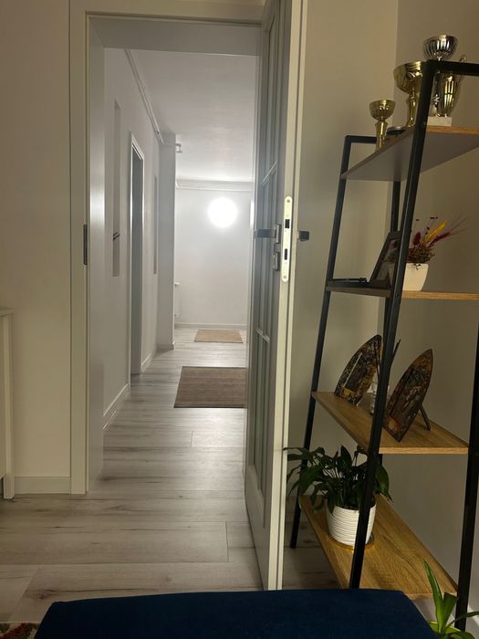 Inchiriez apartament in strand