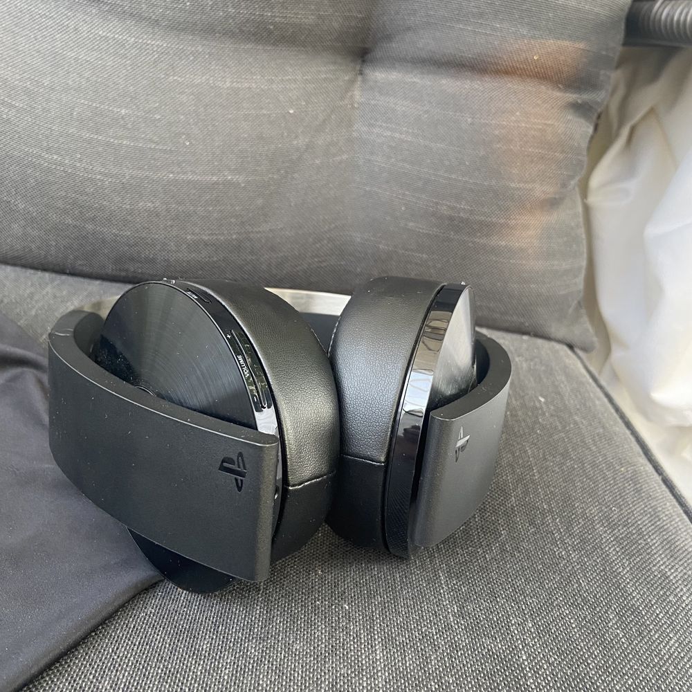 Sony PS4 Platinum Wireless Headset – отлично състояние