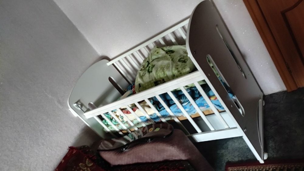 Детская кровать качалка на маятнике