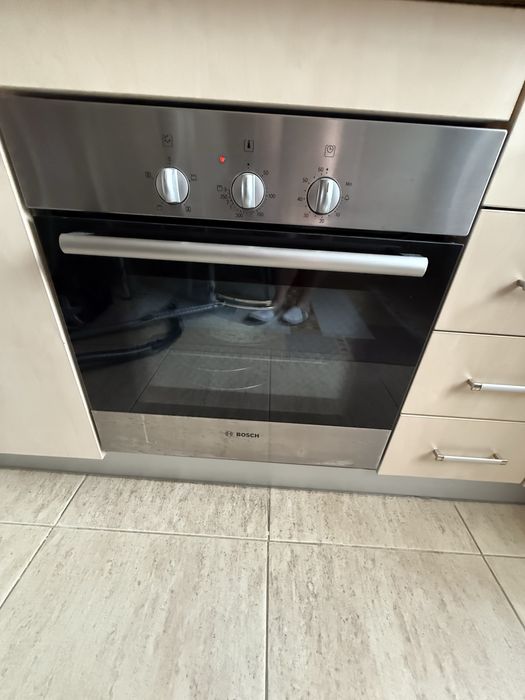 Vand urgent mobila bucatarie cu electrocasnice Bosch