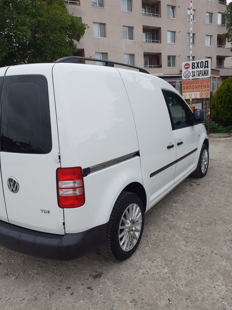 Фолксваген кади 1.6 TDI 2012г  151000 км.