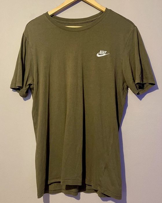 Vand Tricou Nike Sportswear / Stare 90/100 NOU / Marimea XS