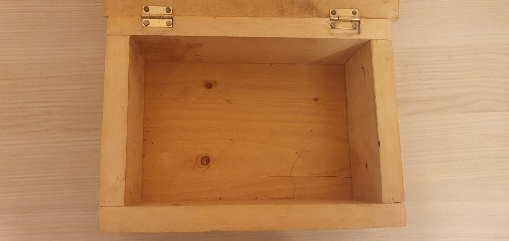 Cutie din lemn  vintage decor case de vacante /  bijuterii