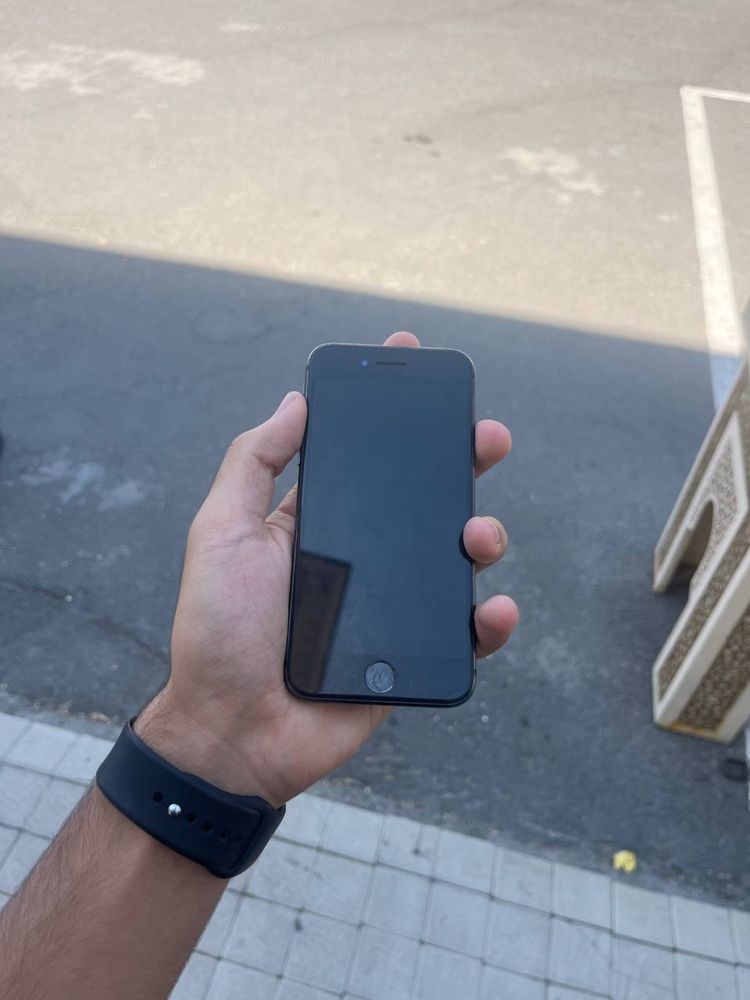Iphone 8 sotiladi