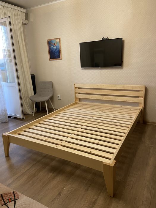 Кровать из массива сосны высшего сорта