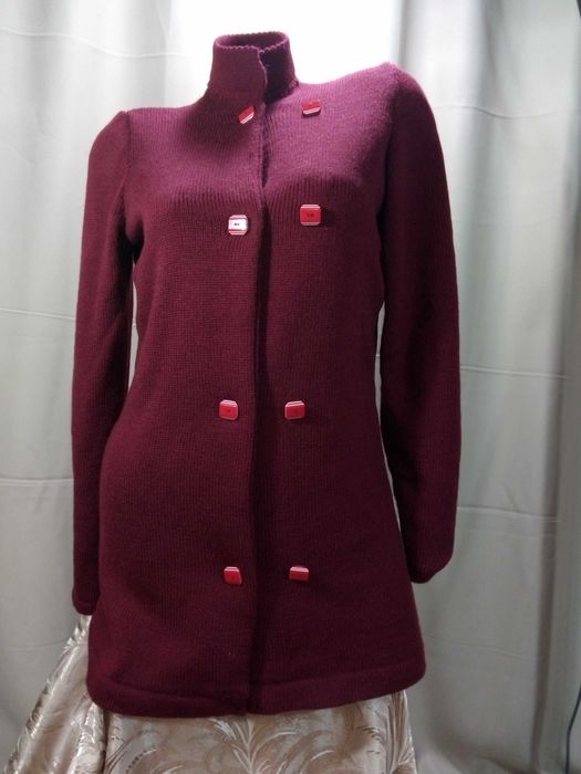 Продается вязаный кардиган (жакет) ручной работы