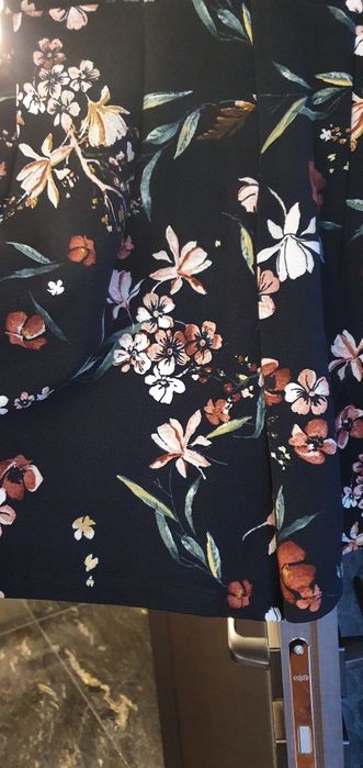 Дамска рокля и къс гащеризон