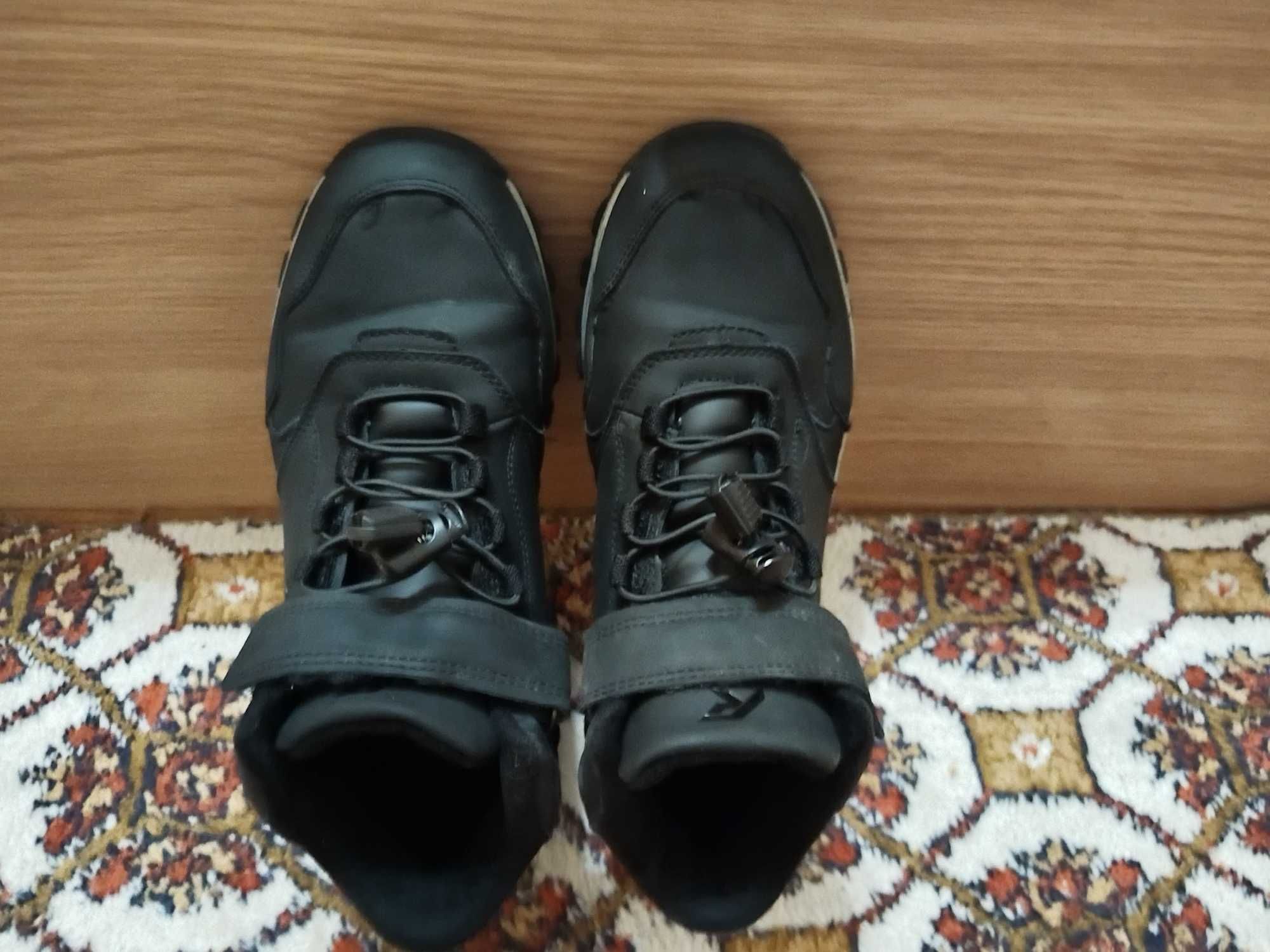 Черни зимни боти  Runners