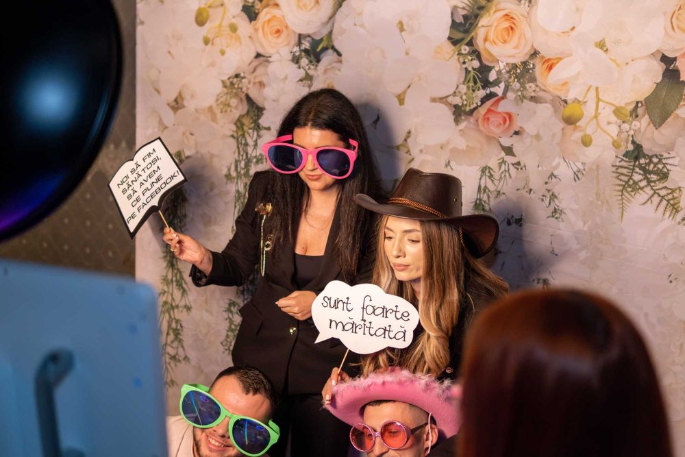 Cabina Foto Tip Oglinda Magica pentru evenimente - Photo Booth Iasi