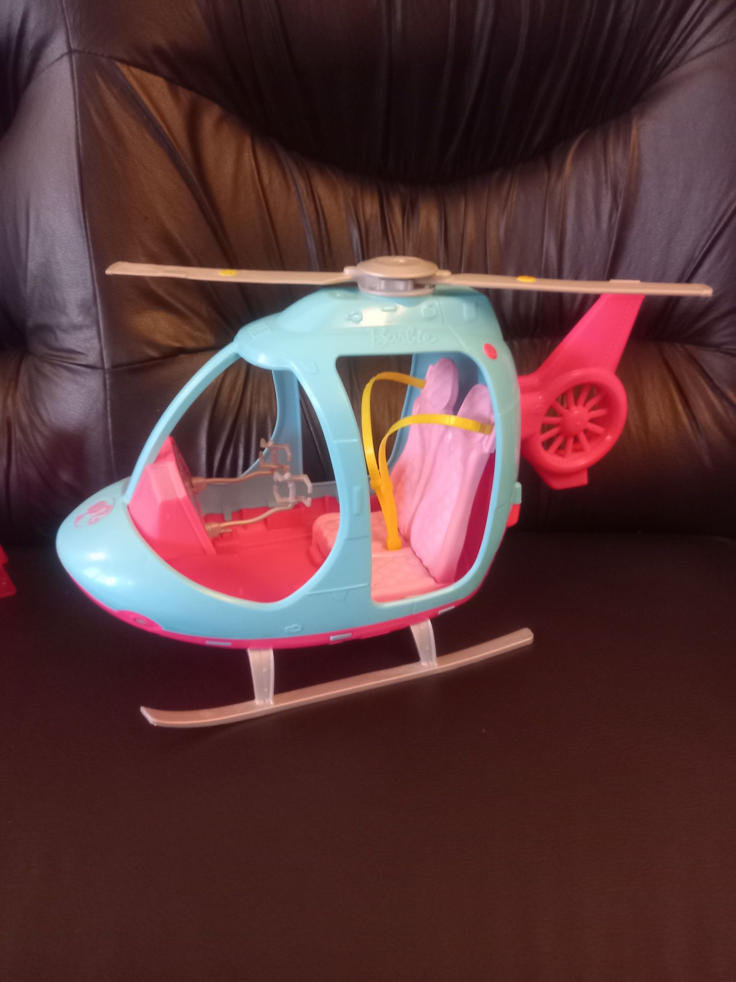 Barbie хеликоптер, мебели и дрехи.Намален!