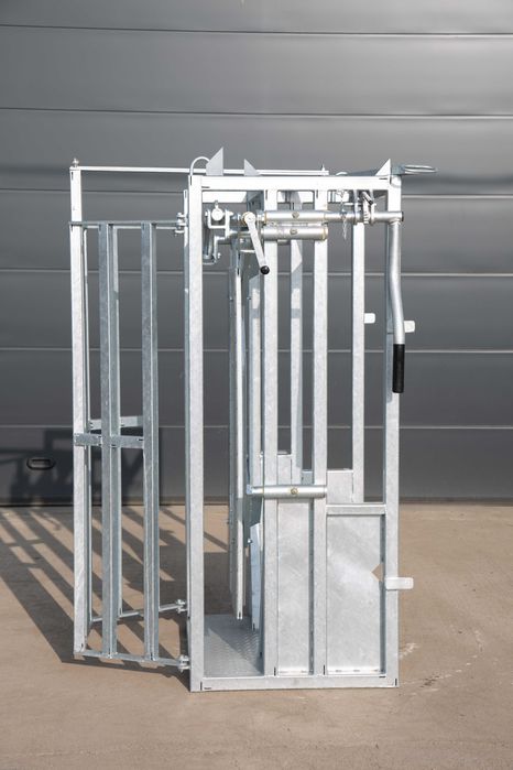 Jug zincat pentru bovine