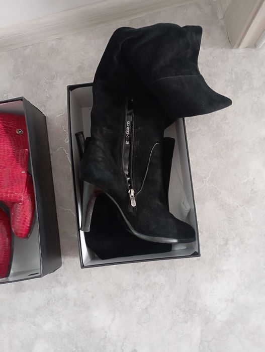 Продам зимнюю и осеннюю обувь размер 36-37