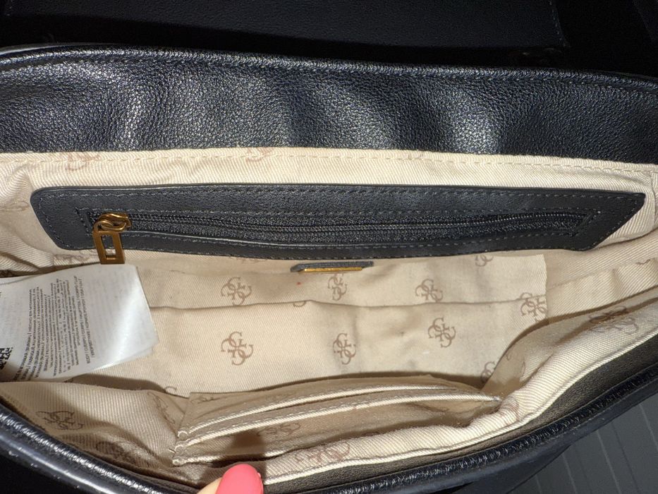 Малка кожена чанта Guess