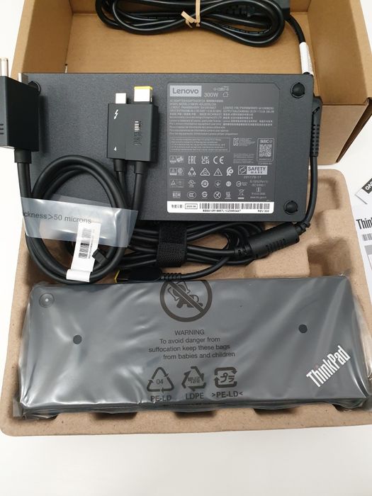 ThinkPad Thunderbolt 4 Workstation Dock - docking station