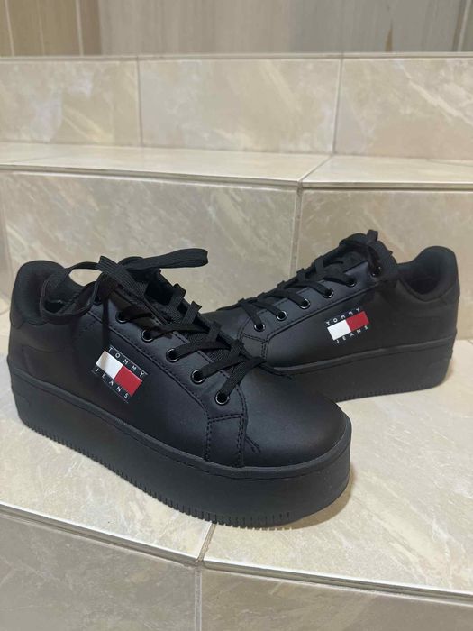 Чисто нови обувки Tommy Jeans