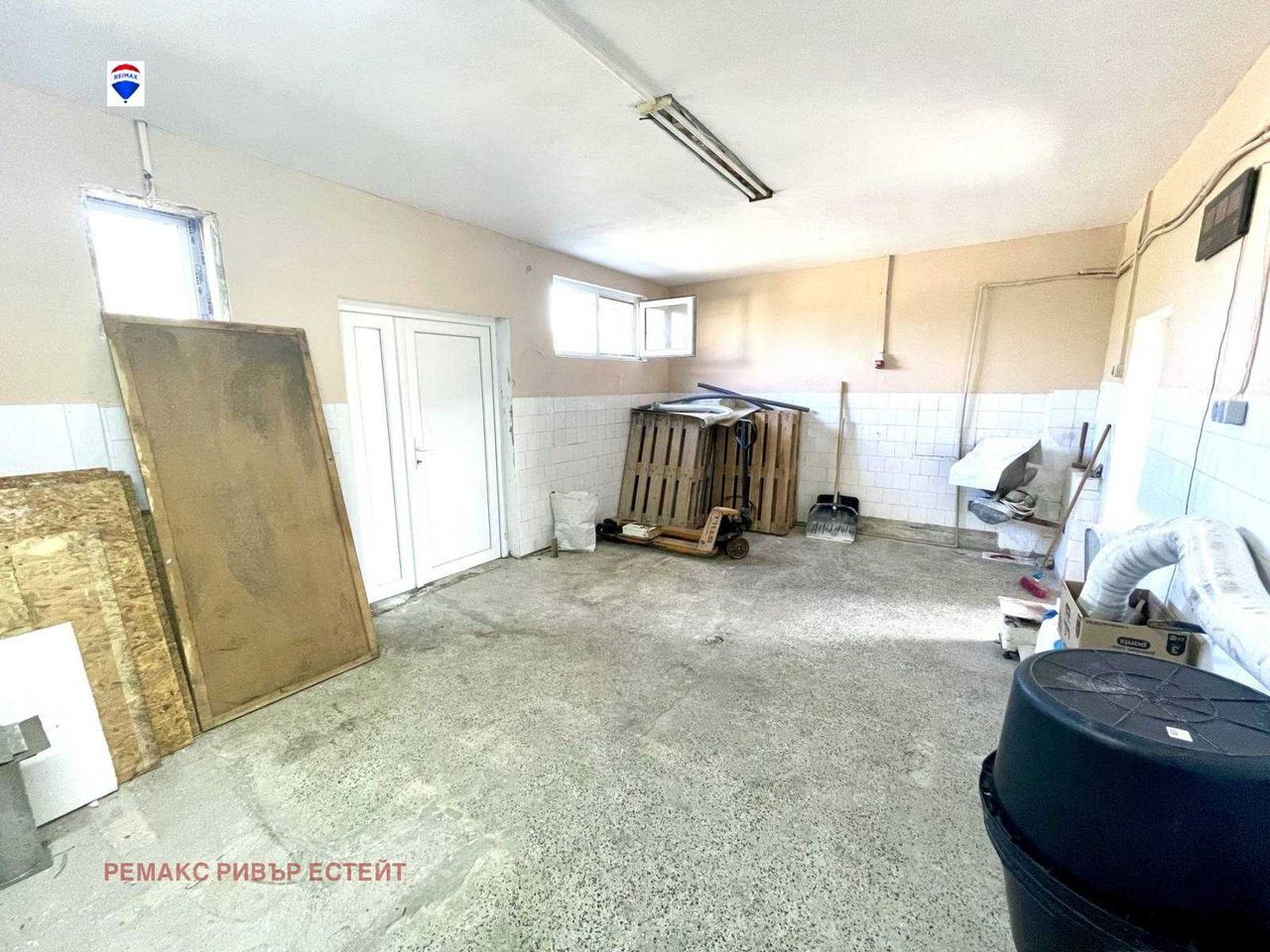Продава се Промишлена сграда в с. Обретеник, Област Русе - 300 кв.м за 463 €/кв.м - Снимка #11