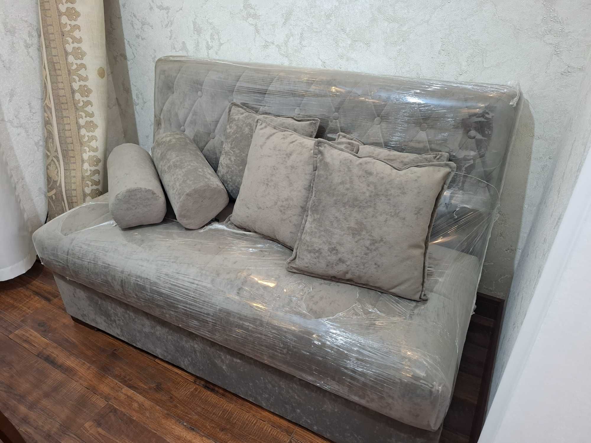 Продам 2 дивана,можно по отдельности.Размер 140×60,цена каждого 2млн