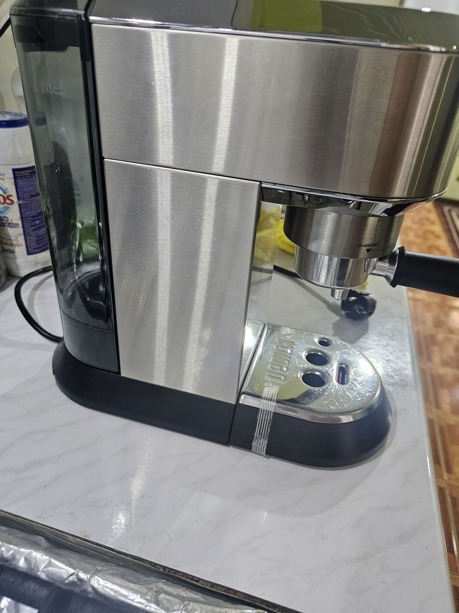 Роковая кофеварка Delonghi EC685.M Dedica, 15 бар, капучинатор, 1.1л