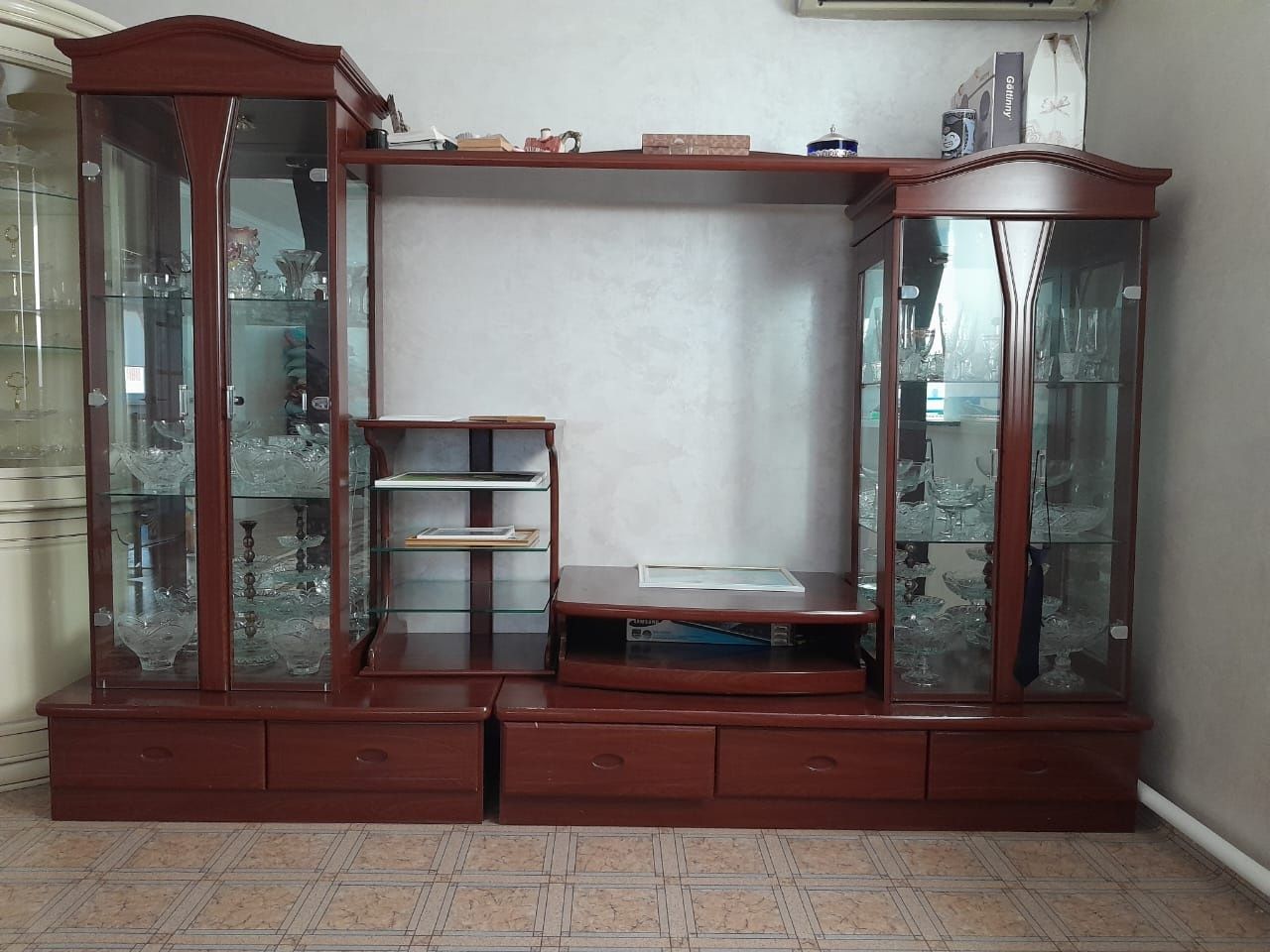 Продам сервант б/у.