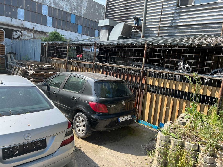 Peugeot 307 и Mercedes на части