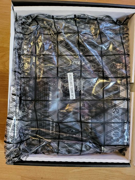 MSI x570 AMD Ryzen 3900x Wraith Prism cooler 32GB Ram