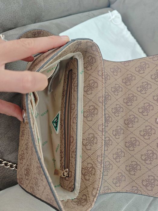 Дамска чанта Guess