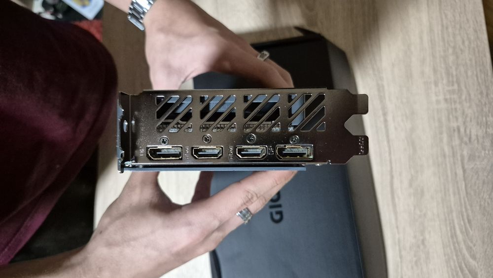 Placă video RTX 4060 Eagle OC 8GB
Preț n