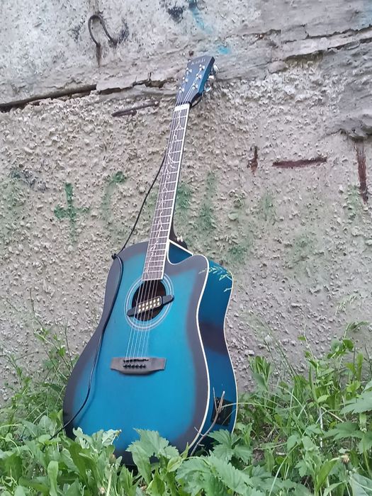 Электро акустическая гитара