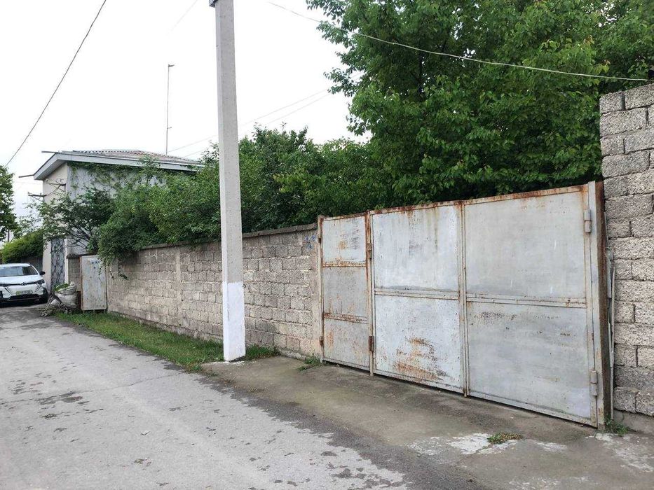 Продаю свой участок  земли  4 сотки есть фундамент на 2 комнат