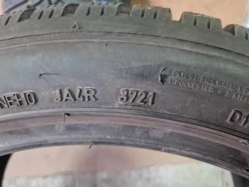 2 Dunlop R18 235/45
зимни гуми DOT3721