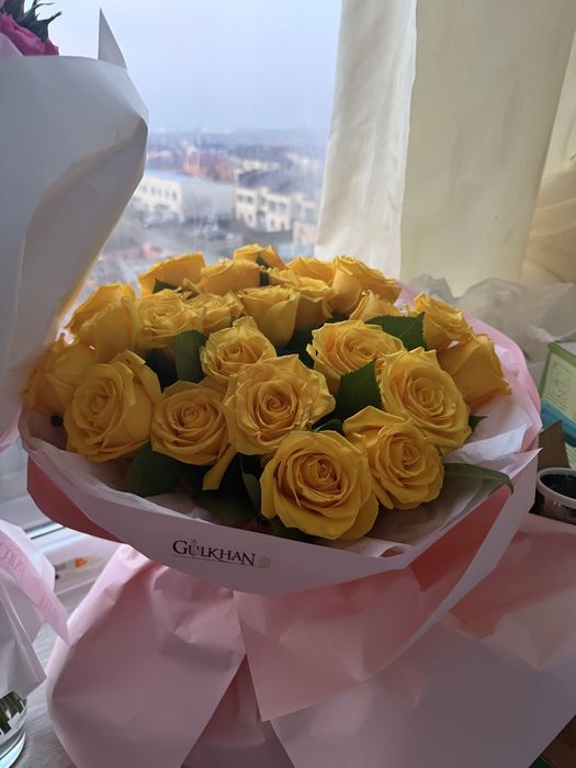 Желтые розы свежи