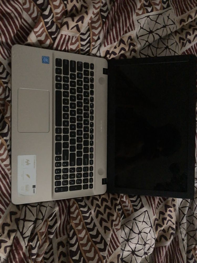 Vand laptop asus vivobook max